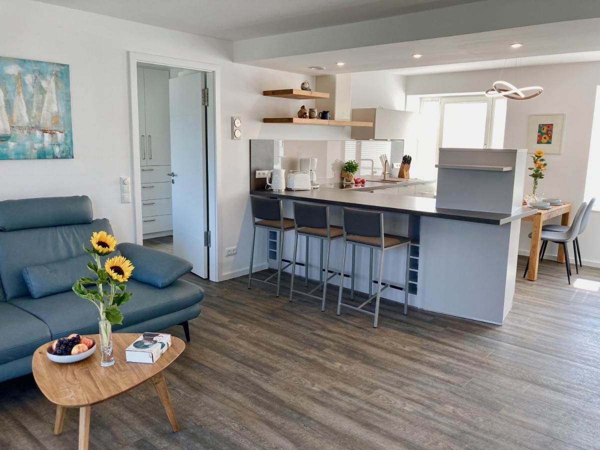 Ein Katzensprung Zum - 3 Zi, 2 Baeder, Balkon Appartement