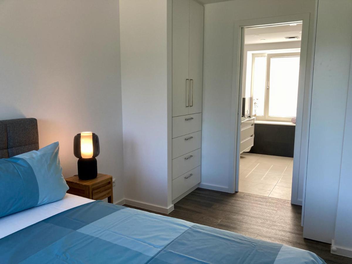 Ein Katzensprung Zum - 3 Zi, 2 Baeder, Balkon Appartement Binz