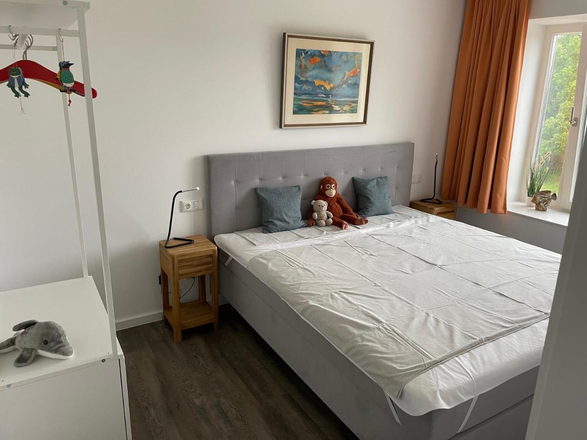 Ein Katzensprung Zum - 3 Zi, 2 Baeder, Balkon Appartement Binz